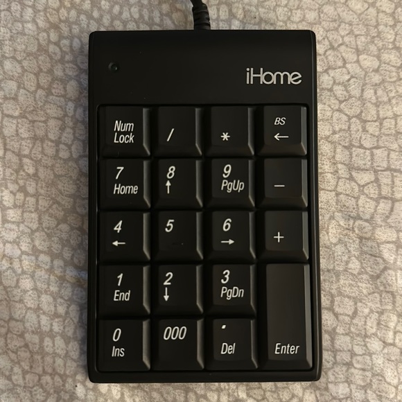 iHome Numeric Keypad (IH-A600KB) wired - Picture 1 of 3